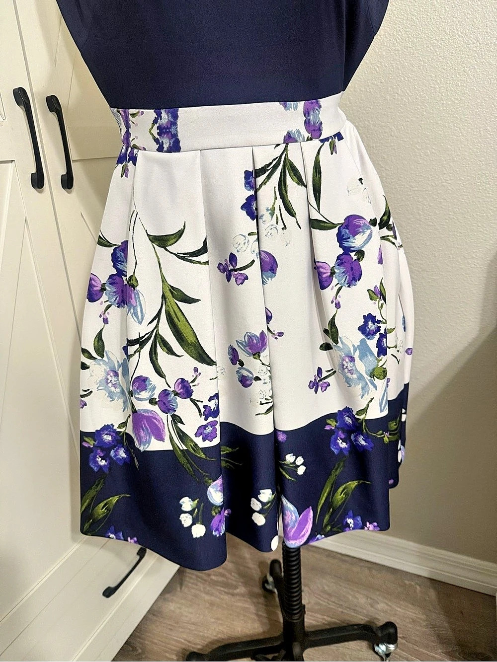 Vince Camuto Floral Sleeveless Scuba Fit & Flare Dress Midi Dress Blue & White - Picture 2 of 6